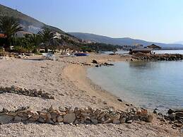 Spacious Apartment Near the Beach