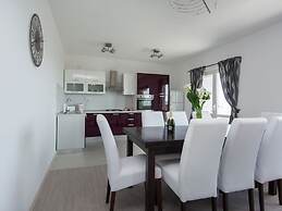 Spacious Apartment Near the Beach