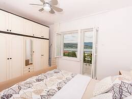 Quaint Holiday Home in Mastrinka With Balcony