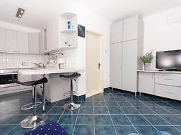 Quaint Holiday Home in Mastrinka With Balcony