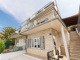 Quaint Holiday Home in Mastrinka With Balcony
