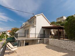 Quaint Holiday Home in Mastrinka With Balcony