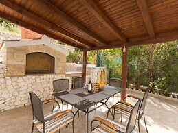 Quaint Holiday Home in Mastrinka With Balcony