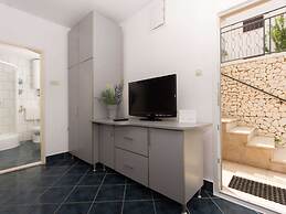 Quaint Holiday Home in Mastrinka With Balcony