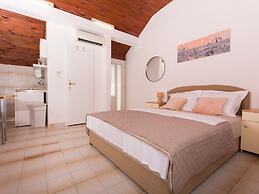 Quaint Holiday Home in Mastrinka With Balcony