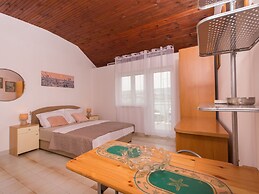 Quaint Holiday Home in Mastrinka With Balcony