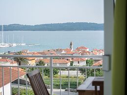 Apartment in Seget Donji With Terrace