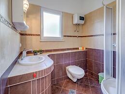 Holiday Home With Outdoor Hot Tub, Near the Sea