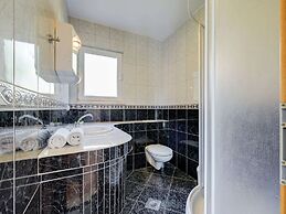 Holiday Home With Outdoor Hot Tub, Near the Sea