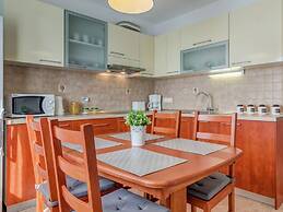 Holiday Home With Outdoor Hot Tub, Near the Sea