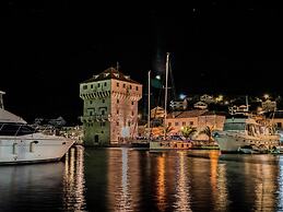 Holiday Home With Outdoor Hot Tub, Near the Sea