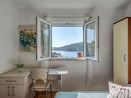 Holiday Home With Outdoor Hot Tub, Near the Sea