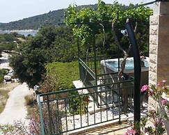 Holiday Home With Outdoor Hot Tub, Near the Sea