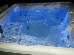 Holiday Home With Outdoor Hot Tub, Near the Sea