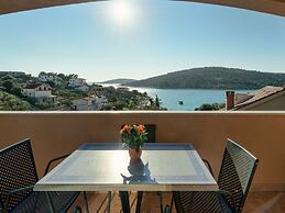Holiday Home With Outdoor Hot Tub, Near the Sea