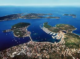 Holiday Home With Outdoor Hot Tub, Near the Sea