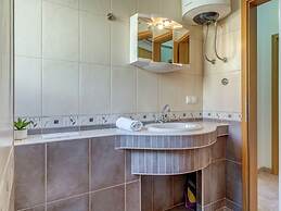 Holiday Home With Outdoor Hot Tub, Near the Sea