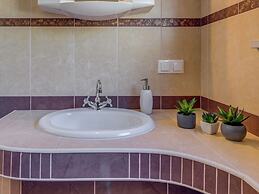 Holiday Home With Outdoor Hot Tub, Near the Sea