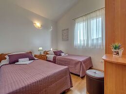 Holiday Home With Outdoor Hot Tub, Near the Sea