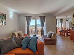 Holiday Home With Outdoor Hot Tub, Near the Sea