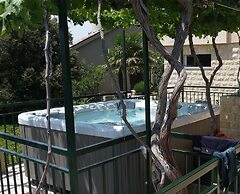 Holiday Home With Outdoor Hot Tub, Near the Sea