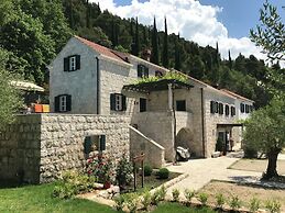 Authentic Holiday Home with Private Pool near Dubrovnik