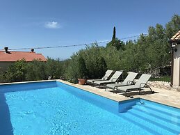 Authentic Holiday Home with Private Pool near Dubrovnik