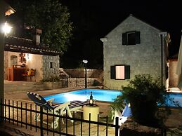 Authentic Holiday Home with Private Pool near Dubrovnik