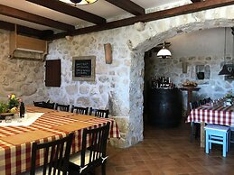 Authentic Holiday Home with Private Pool near Dubrovnik