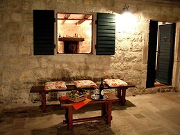 Authentic Holiday Home with Private Pool near Dubrovnik