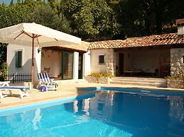Authentic Holiday Home with Private Pool near Dubrovnik
