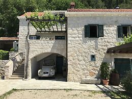 Authentic Holiday Home with Private Pool near Dubrovnik