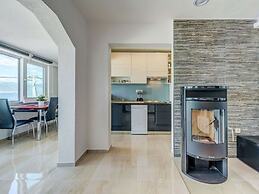 Luxurious Holiday Home in Arbanija with Hot Tub