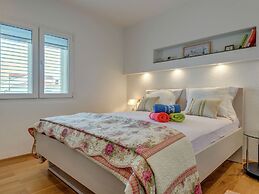 Luxurious Holiday Home in Arbanija with Hot Tub