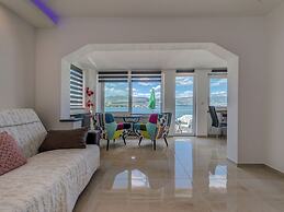 Luxurious Holiday Home in Arbanija with Hot Tub