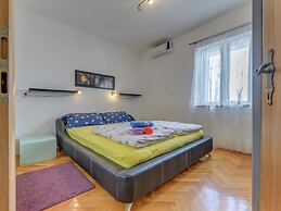 Luxurious Holiday Home in Arbanija with Hot Tub