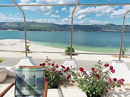 Luxurious Holiday Home in Arbanija with Hot Tub