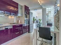 Luxurious Holiday Home in Arbanija with Hot Tub