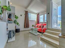 Luxurious Holiday Home in Arbanija with Hot Tub