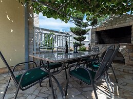 Apartment in Trogir Near Sea