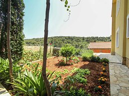 Apartment in Trogir Near Sea