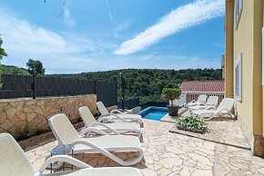 Apartment in Trogir Near Sea