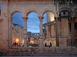 Apartment in Trogir Near Sea