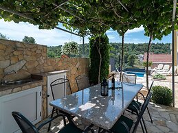 Apartment in Trogir Near Sea