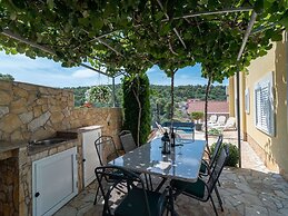 Apartment in Trogir Near Sea