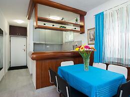 Picturesque Holiday Home in Okrug Gornji by the Beach