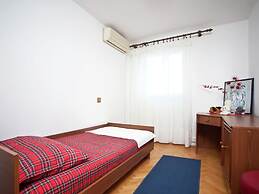 Picturesque Holiday Home by the Beach