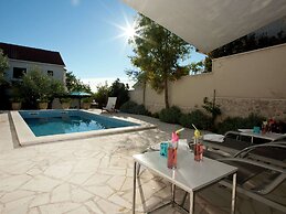 Picturesque Holiday Home by the Beach
