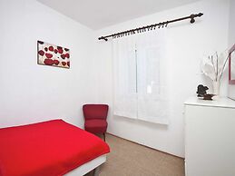 Picturesque Holiday Home by the Beach