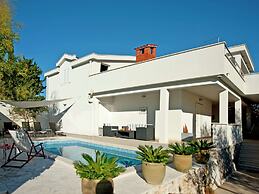 Picturesque Holiday Home by the Beach